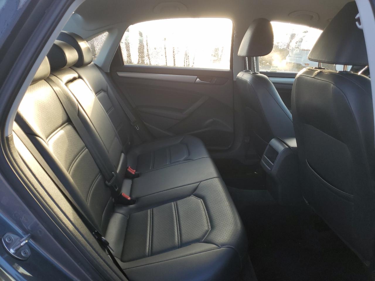 2015 Volkswagen Passat VIN 1VWAT7A30FC061320 Copart auction photo, front end / side damage thumbnail 11