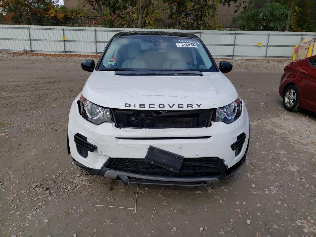 2016 Land Rover Discovery VIN SALCP2BG4GH602774 Copart auction photo, front end / minor dent/scratches damage thumbnail 5