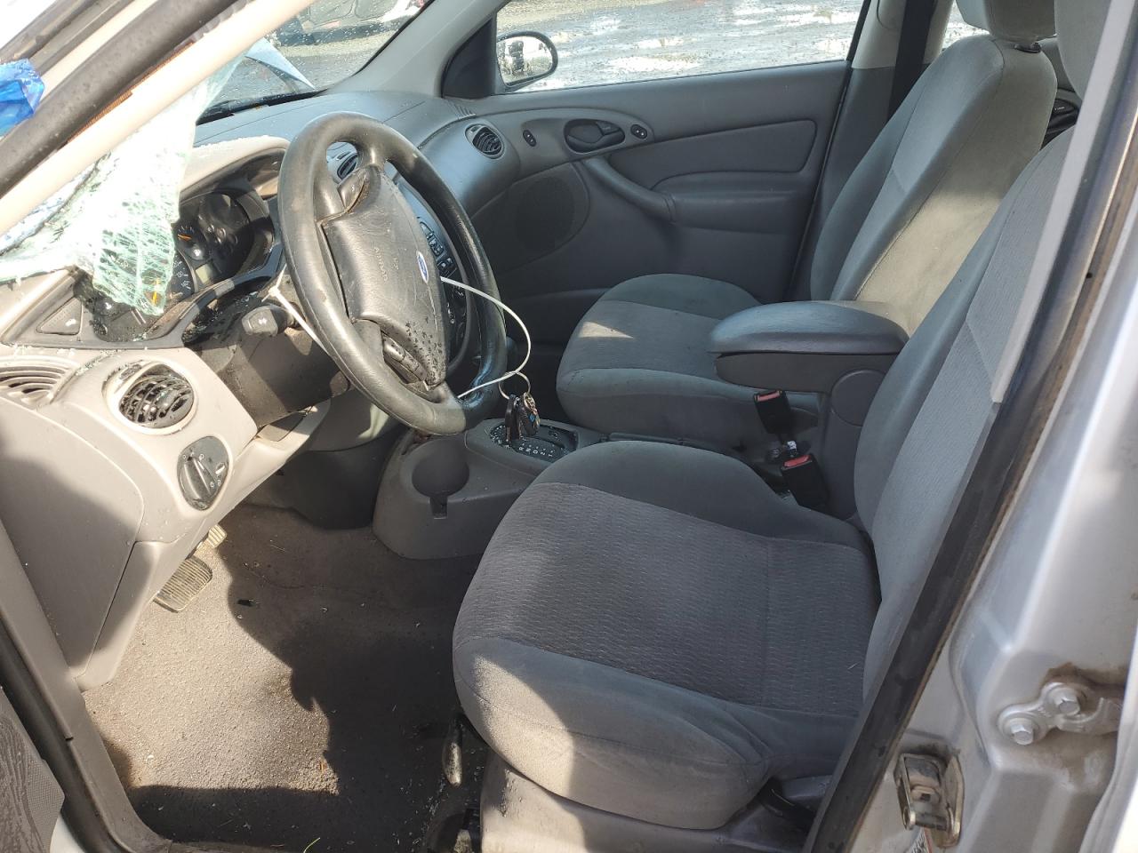2000 Ford Focus VIN 1FAHP3639YW261420 Copart auction photo, front end damage thumbnail 7