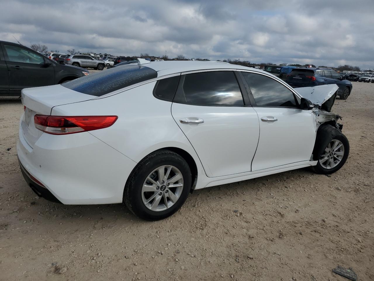 2018 KIA Optima VIN 5XXGT4L31JG213171 Copart auction photo, front end / minor dent/scratches damage thumbnail 3