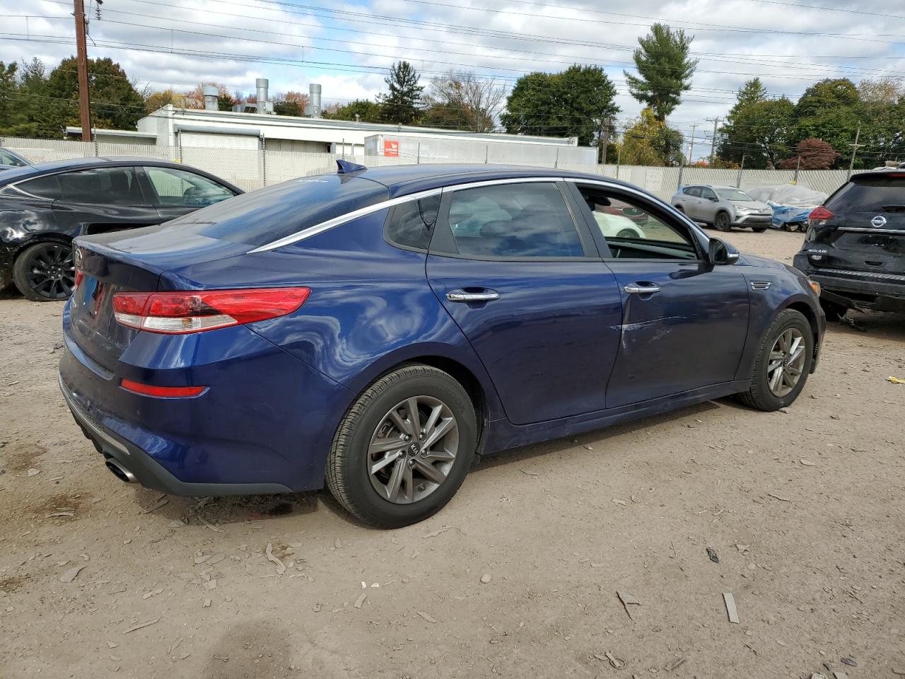 2019 KIA Optima VIN 5XXGT4L32KG296529 Copart auction photo, vandalism / side damage thumbnail 3