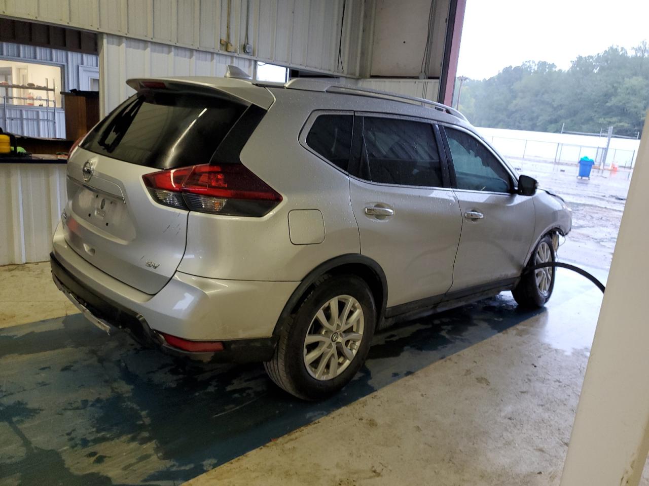 2018 Nissan Rogue VIN KNMAT2MT5JP505939 Copart auction photo, front end / top/roof damage thumbnail 3
