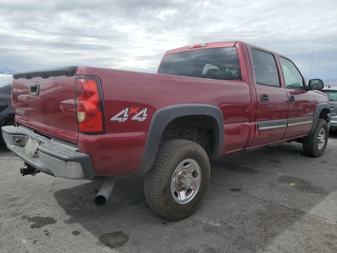 2006 Chevrolet Silverado VIN 1GCHK23266F124298 Copart auction photo, vandalism damage thumbnail 3