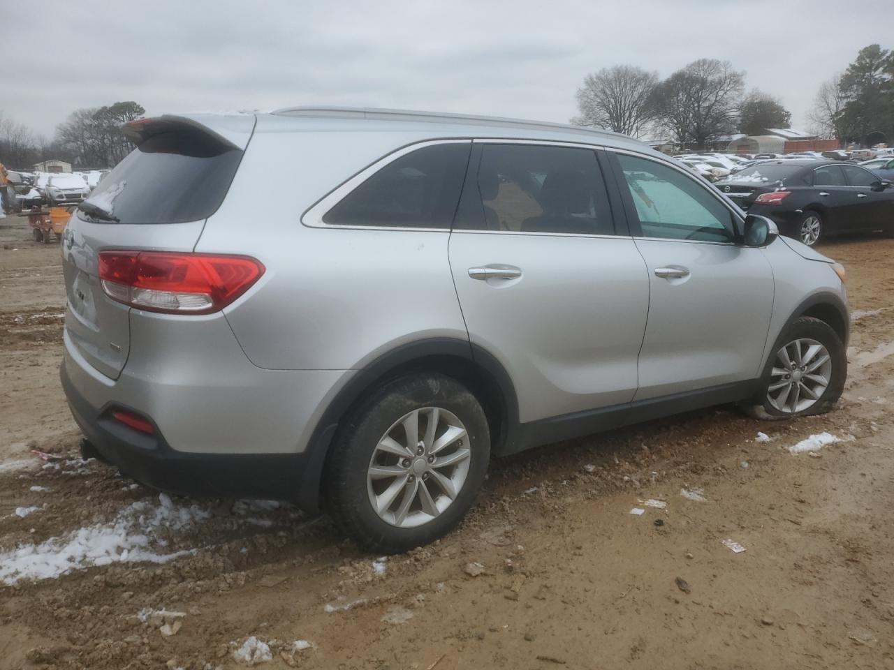 2017 KIA Sorento VIN 5XYPG4A32HG194501 Copart auction photo, front end / side damage thumbnail 3