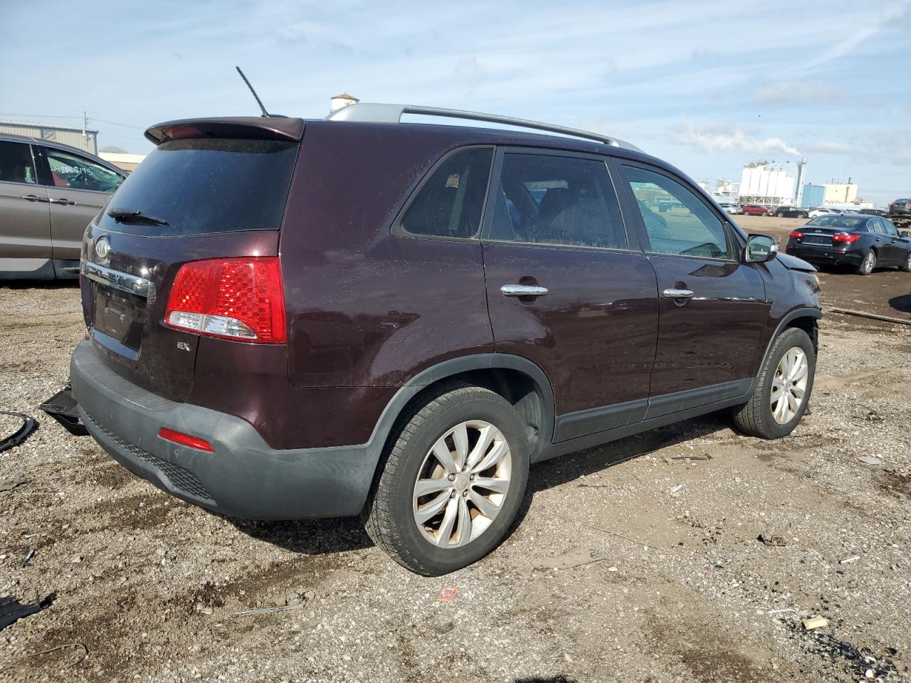 2011 KIA Sorento VIN 5XYKU3A15BG007027 Copart auction photo, front end / side damage thumbnail 3