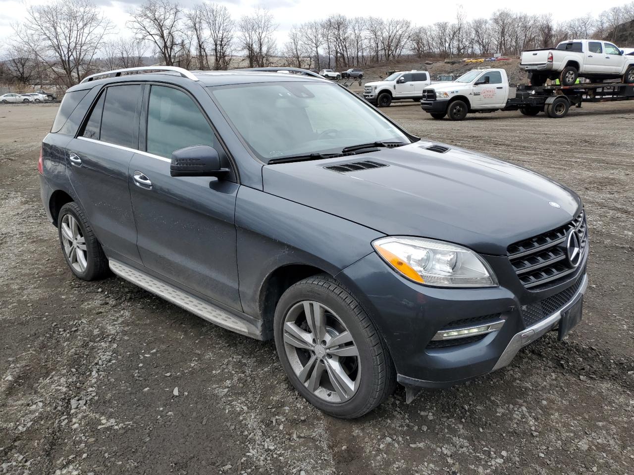 2013 Mercedes-Benz M-klasse VIN 4JGDA5HB4DA172674 Copart auction photo, undercarriage / minor dent/scratches damage thumbnail 4