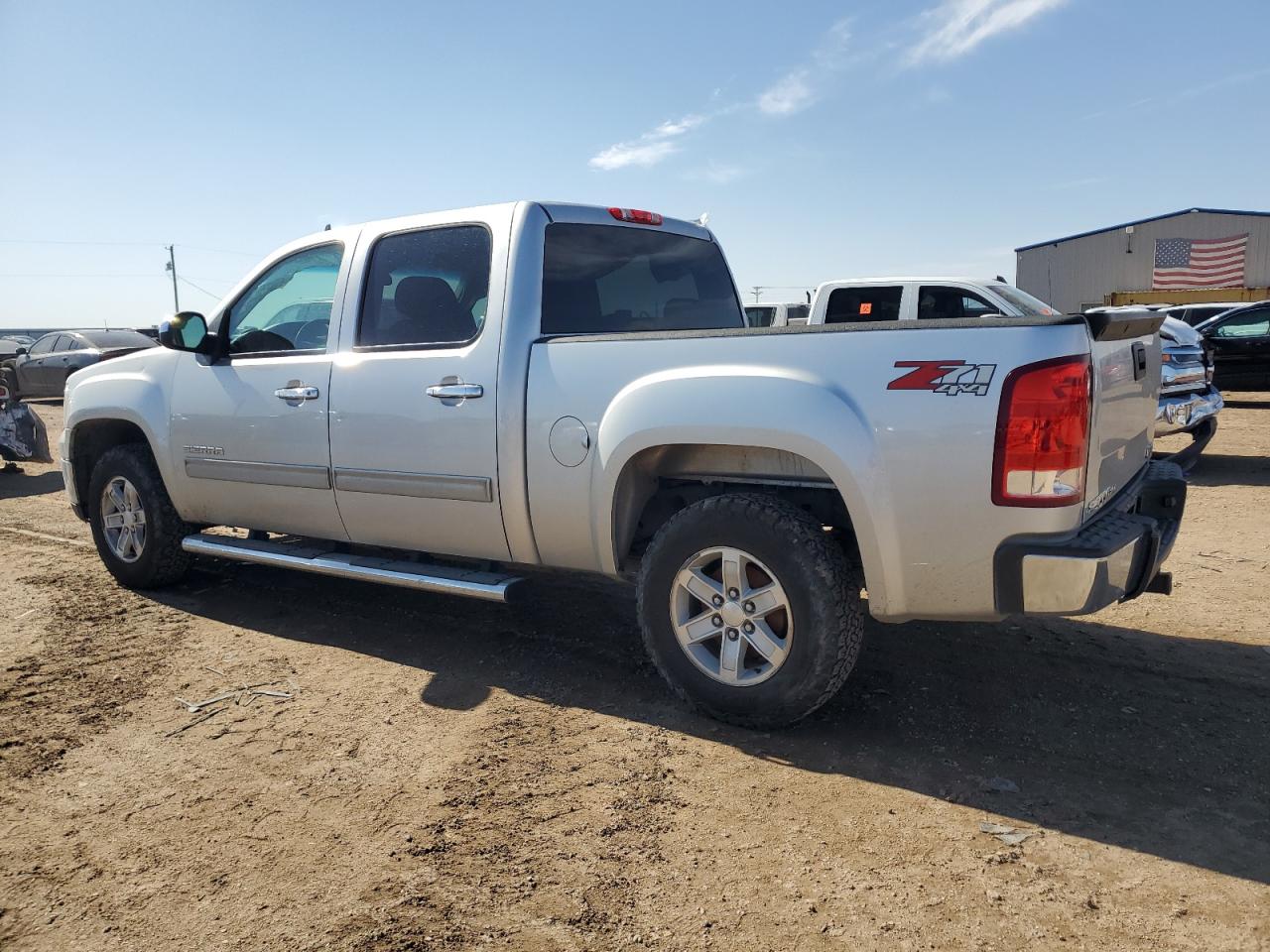 2013 GMC Sierra VIN 3GTP2VE77DG262076 Copart auction photo, all over damage thumbnail 2