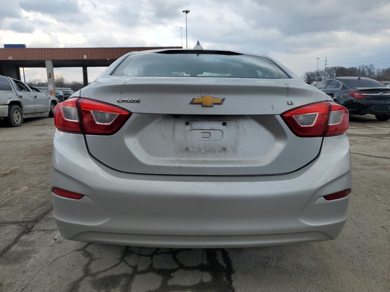 2019 Chevrolet Cruze VIN 1G1BE5SM8K7114984 Copart auction photo, front end / side damage thumbnail 6