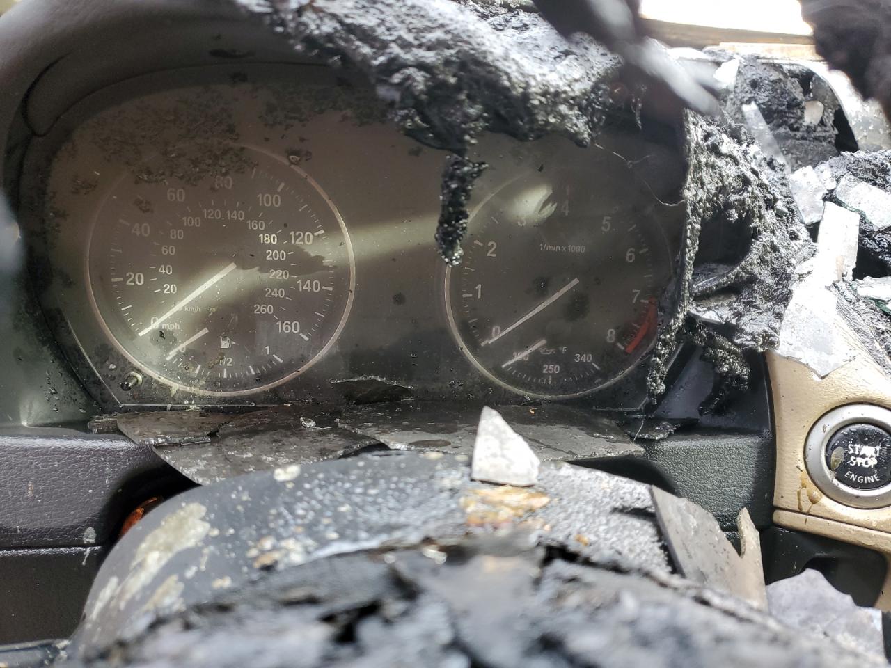 2013 BMW X1 VIN WBAVM5C54DVV89199 Copart auction photo, burn - interior / burn - engine damage thumbnail 9