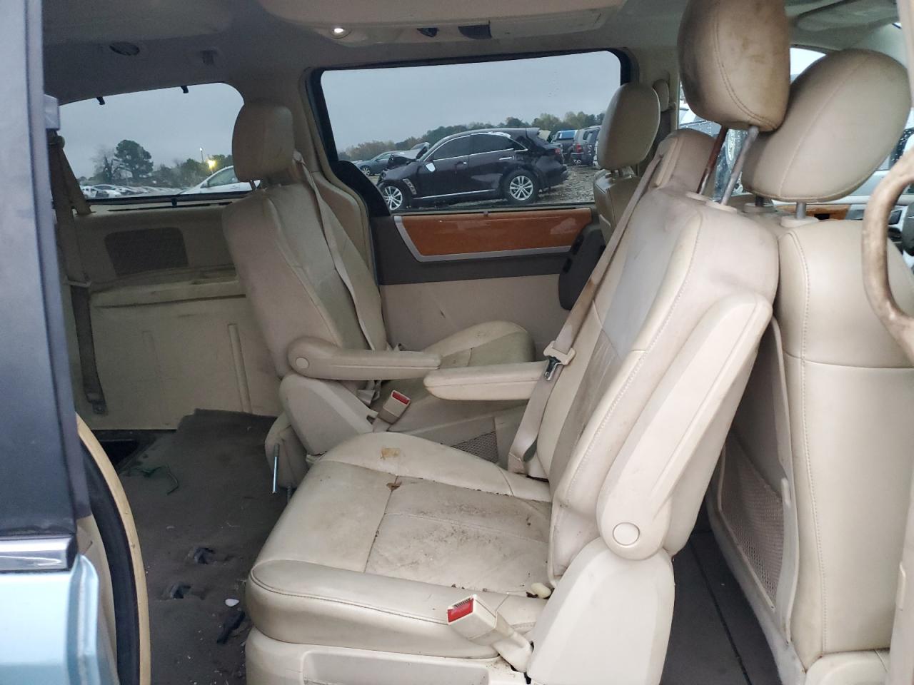 2010 Chrysler Town & Country VIN 2A4RR6DX6AR150185 Copart auction photo, all over damage thumbnail 11
