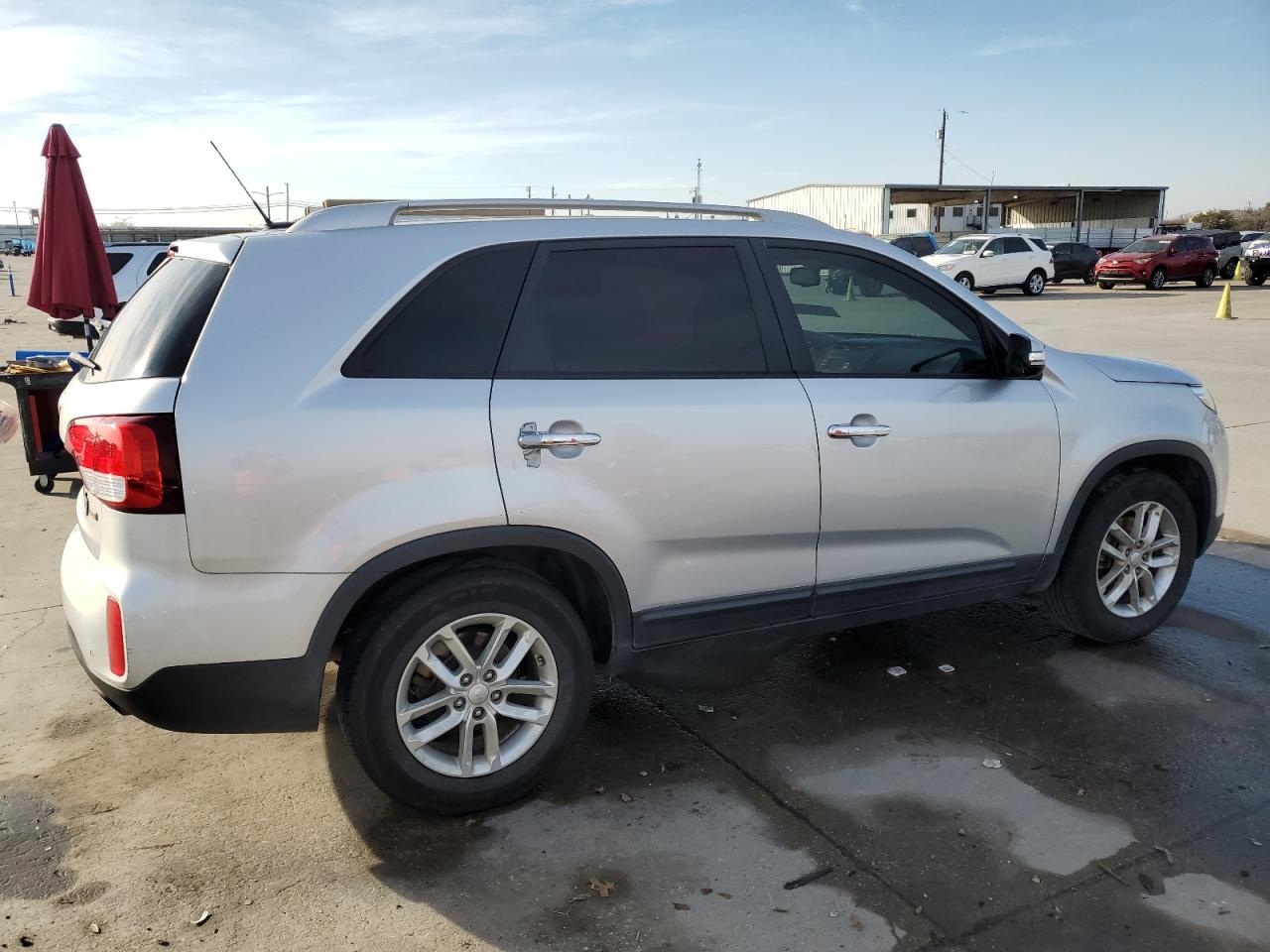 2014 KIA Sorento VIN 5XYKT3A6XEG438966 Copart auction photo, front end / minor dent/scratches damage thumbnail 3