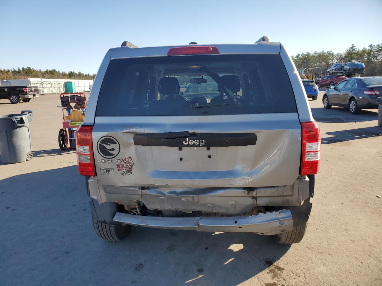 2015 Jeep Liberty (Patriot) VIN 1C4NJRBB7FD303901 Copart auction photo, rear end damage thumbnail 6