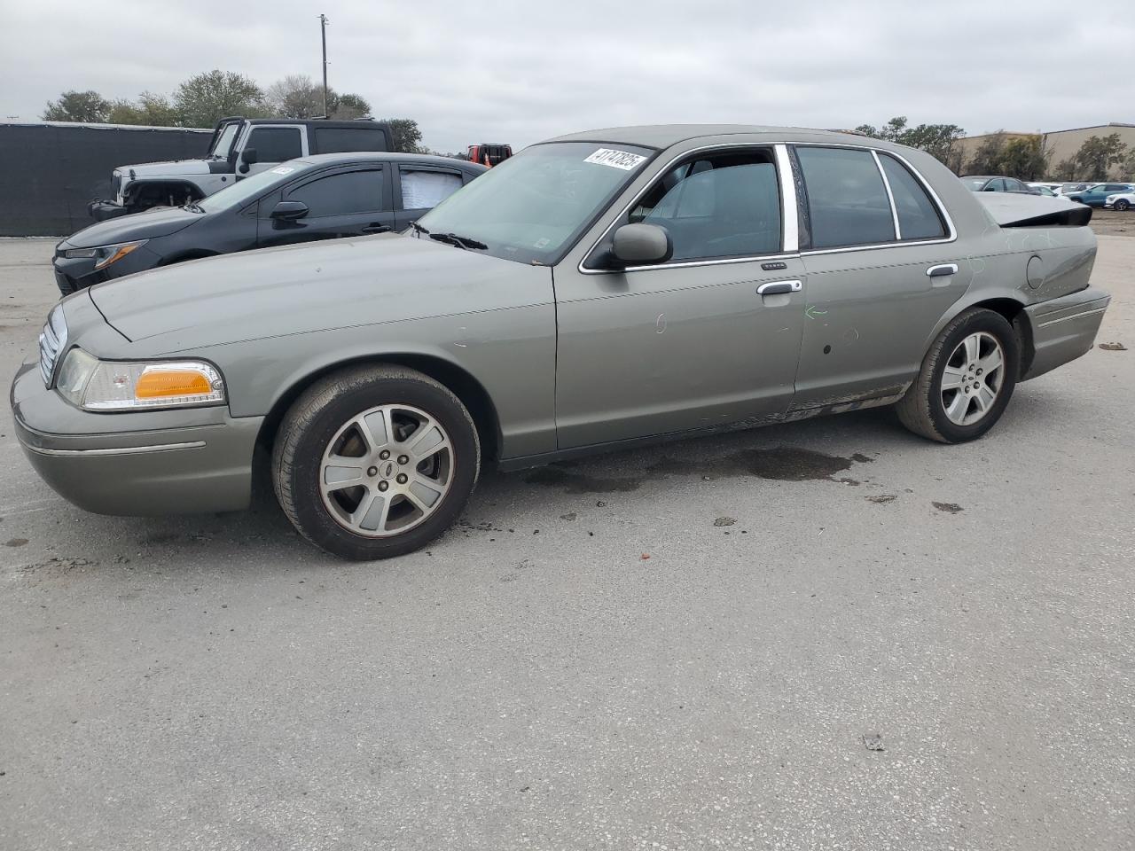 2003 Ford Crown Victoria VIN 2FAHP74W03X161532