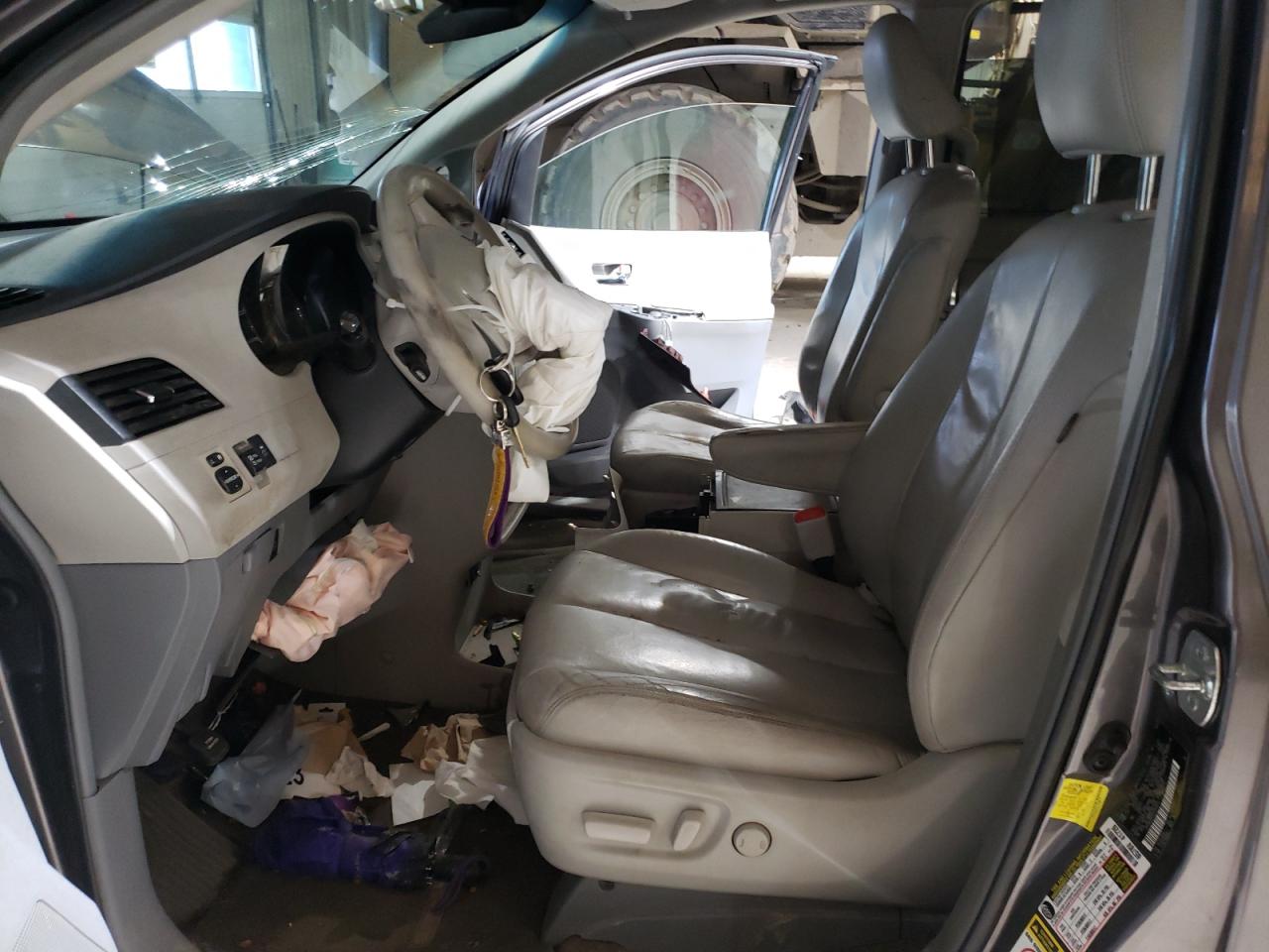 2012 Toyota Sienna VIN 5TDYK3DC5CS240472 Copart auction photo, front end / side damage thumbnail 7