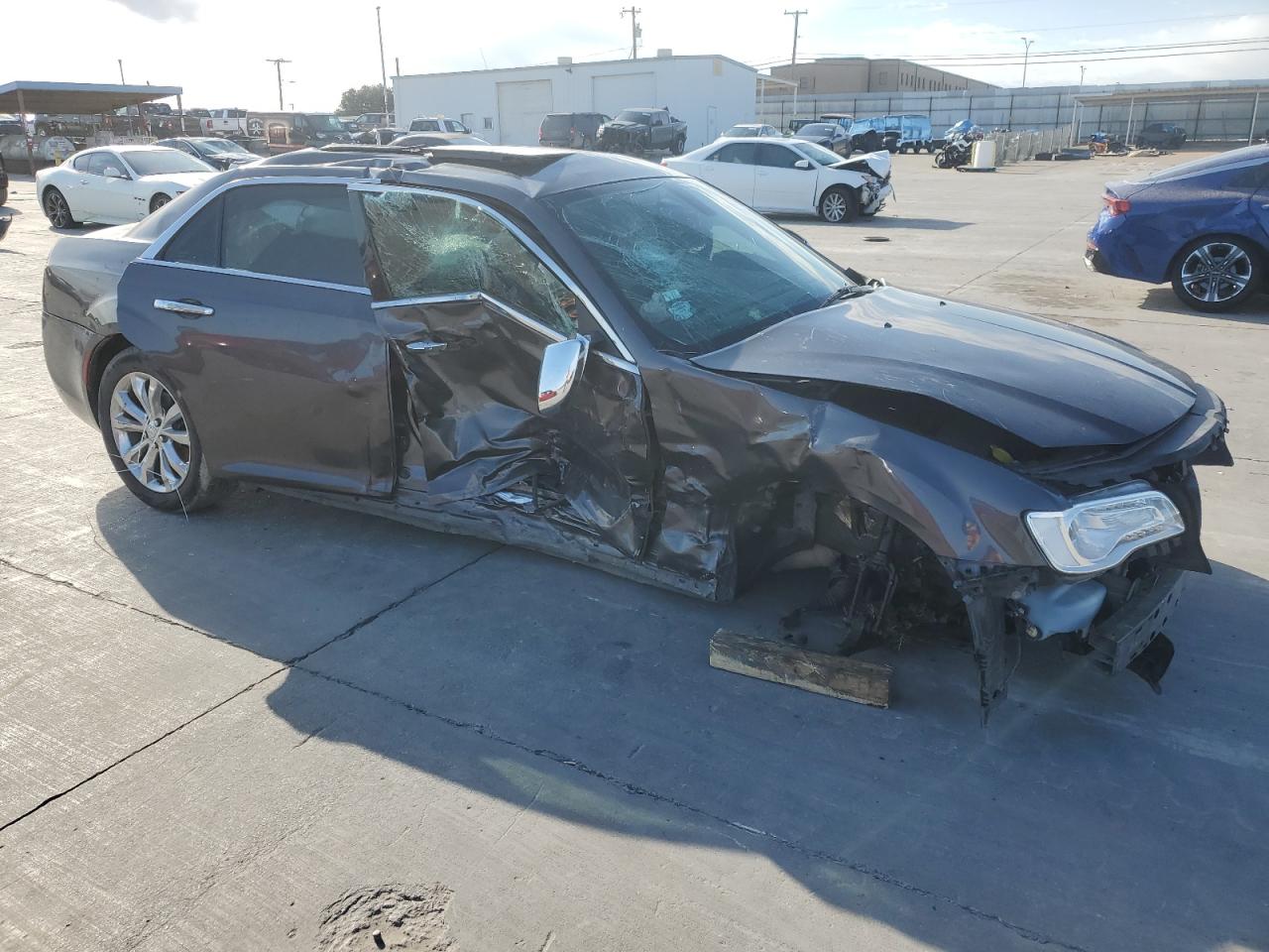 2017 Chrysler 300 VIN 2C3CCAKG0HH565655 Copart auction photo, front end / side damage thumbnail 4