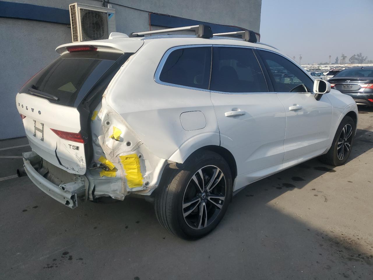 2019 Volvo XC60 VIN LYV102RK5KB232636 Copart auction photo, rear end damage thumbnail 3