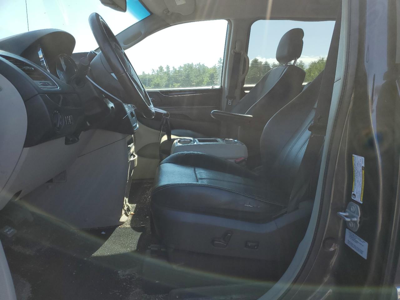 2016 Chrysler Town & Country VIN 2C4RC1BG8GR205161 Copart auction photo, front end / side damage thumbnail 7