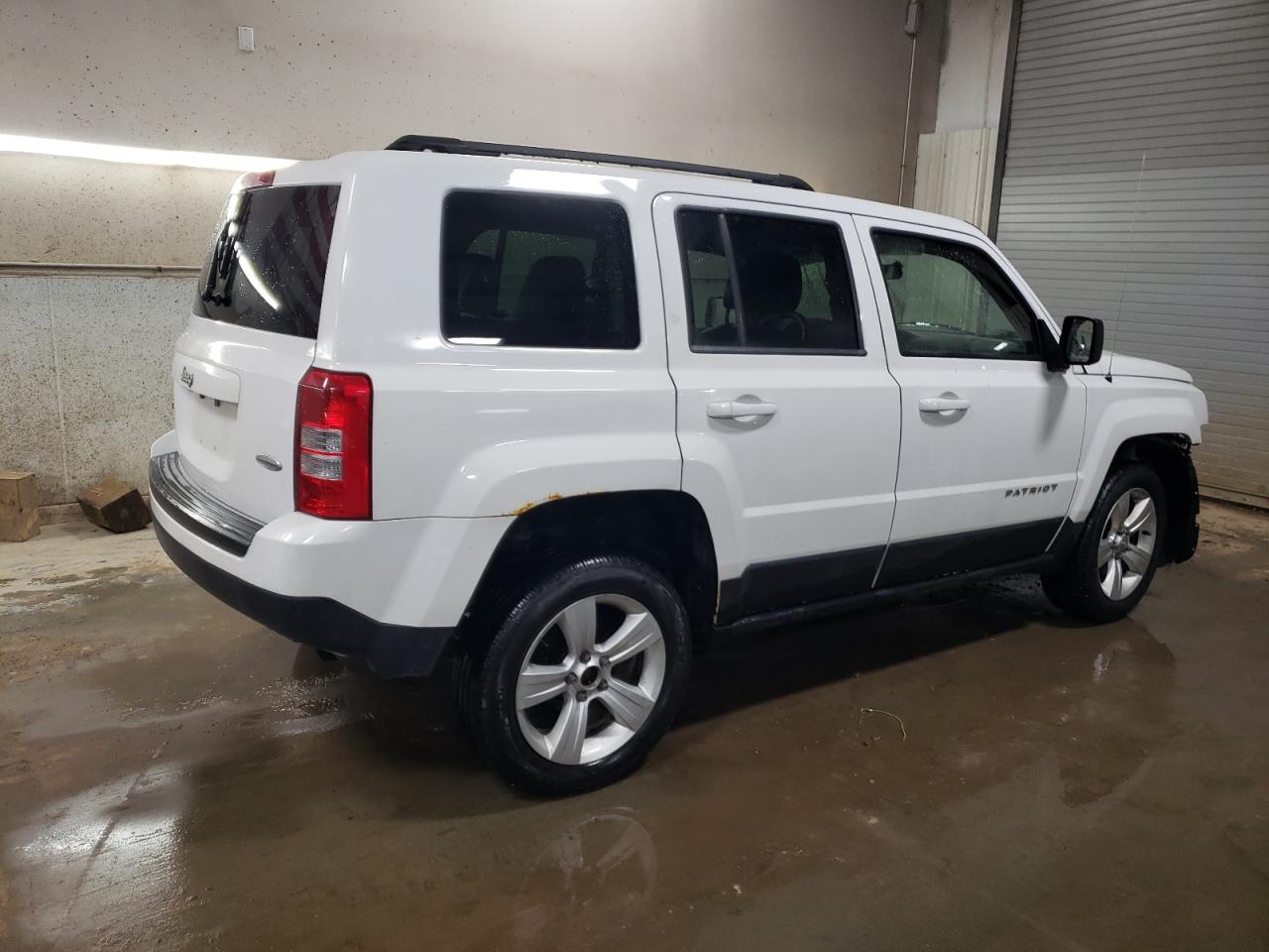 2014 Jeep Liberty (Patriot) VIN 1C4NJRFB4ED555002 Copart auction photo, front end damage thumbnail 3