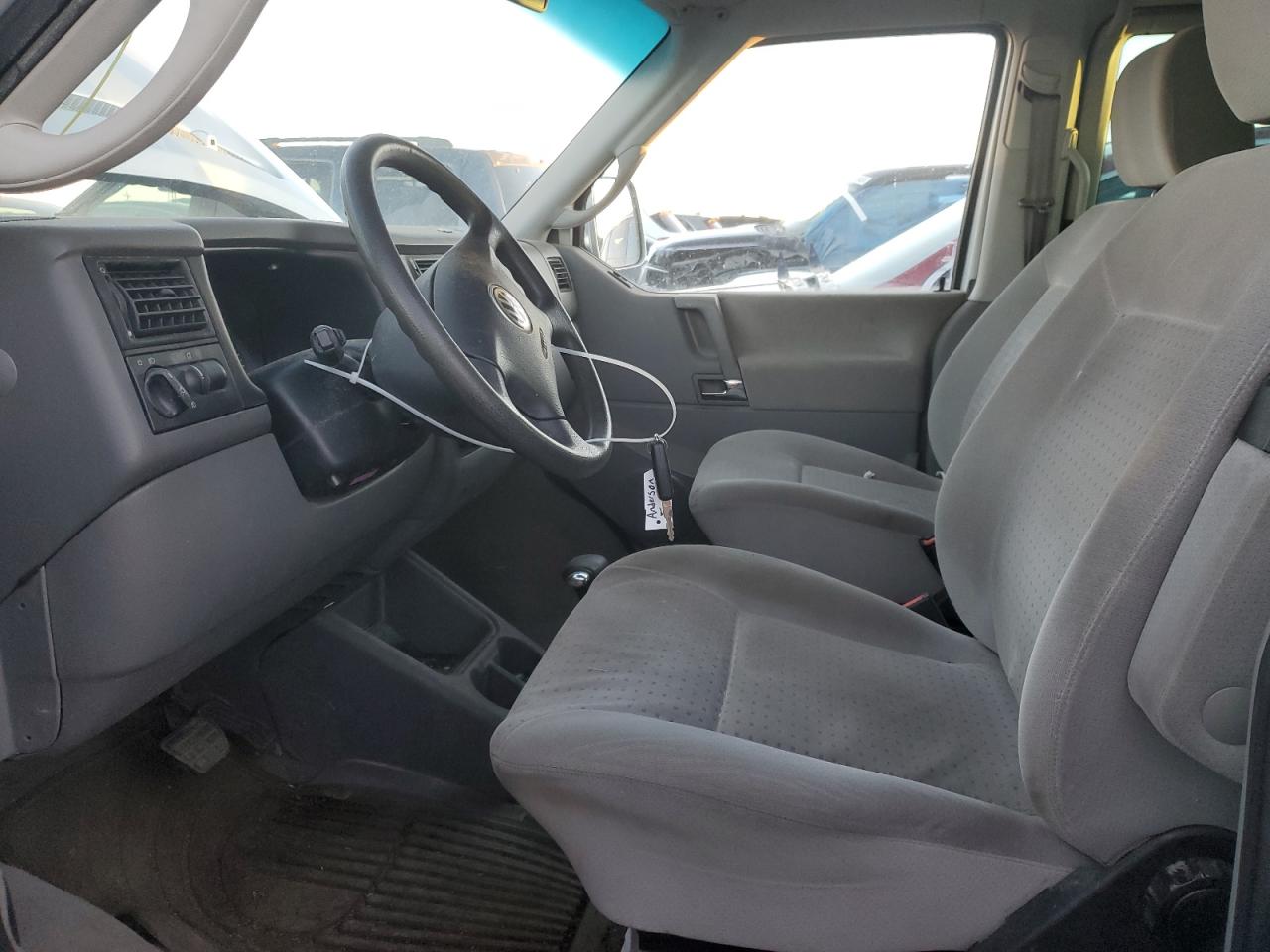 2003 Volkswagen EuroVan VIN WV2MB47033H031520 Copart auction photo, normal wear damage thumbnail 7