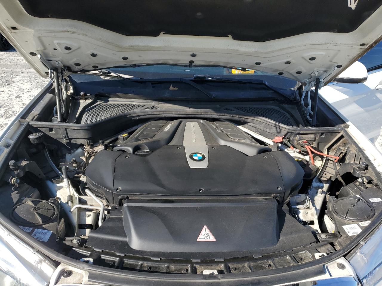 2015 BMW X5 VIN 5UXKR6C59F0J76464 Copart auction photo, water/flood / minor dent/scratches damage thumbnail 12