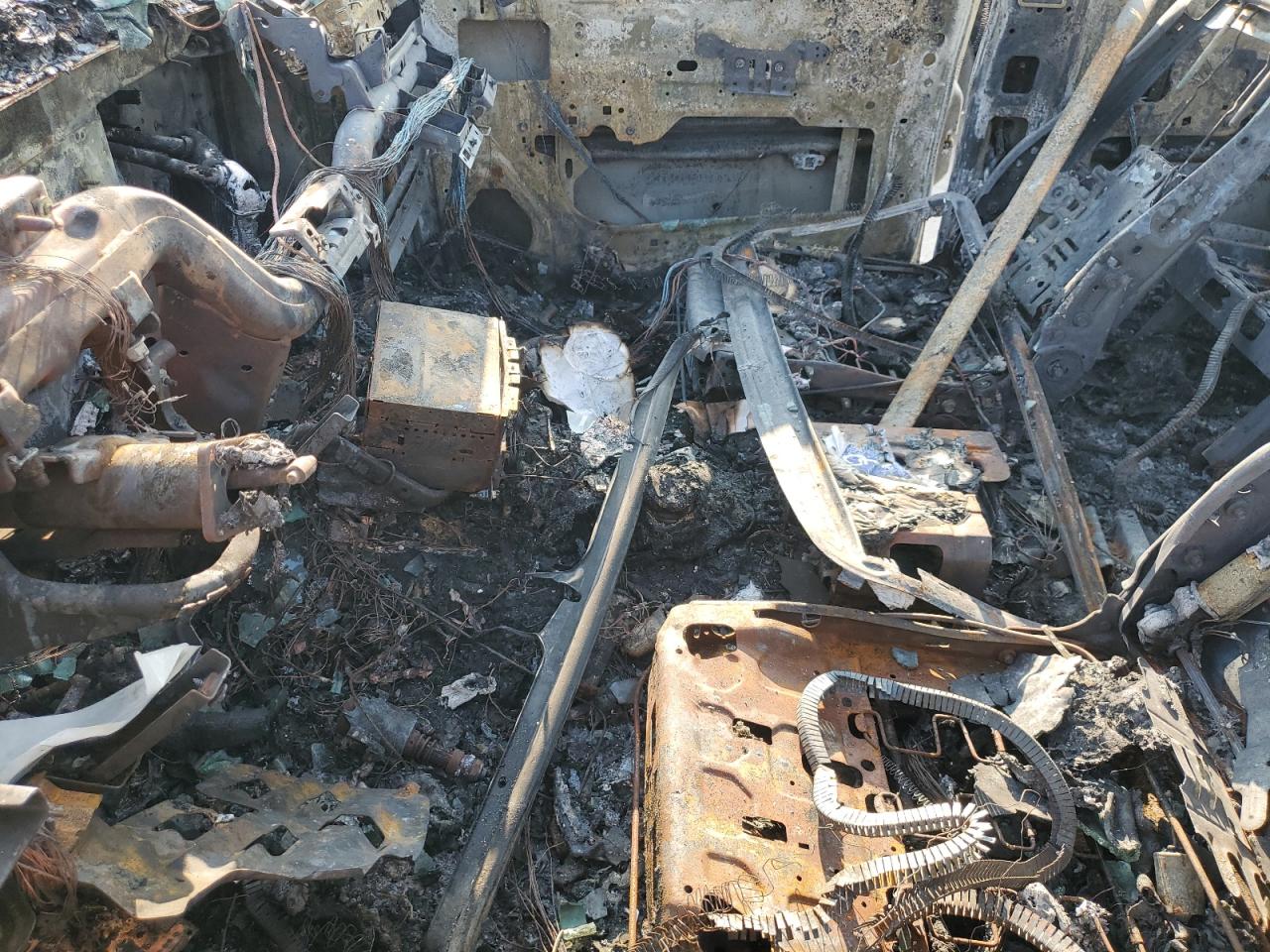2012 Chevrolet Avalanche VIN 3GNTKGE71CG294537 Copart auction photo, burn damage thumbnail 7