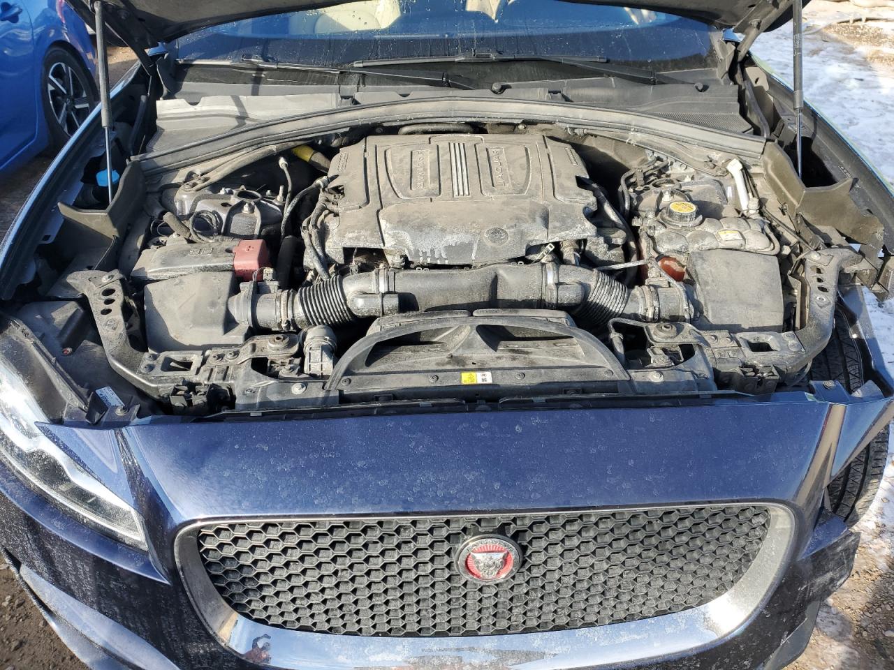 2017 Jaguar F-Pace VIN SADCK2BV8HA898384 Copart auction photo, front end / side damage thumbnail 11