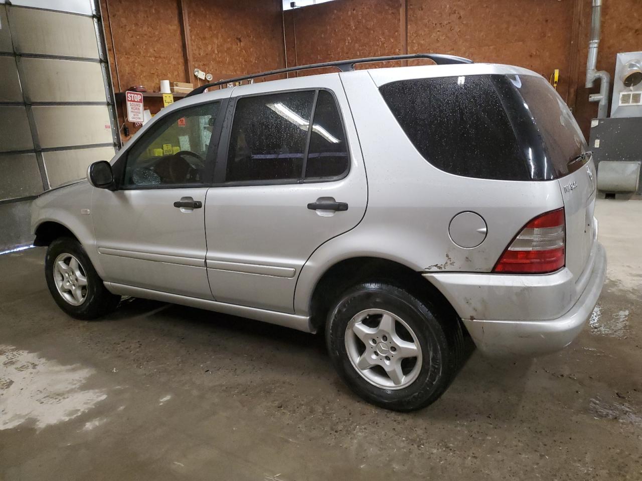 2000 Mercedes-Benz M-klasse VIN 4JGAB54E4YA189786 Copart auction photo, front end damage thumbnail 2
