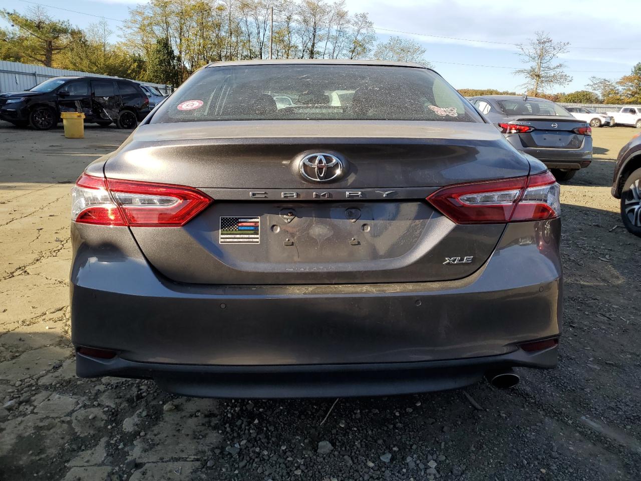 2018 Toyota Camry VIN 4T1B11HK0JU112417 Copart auction photo, side / front end damage thumbnail 6