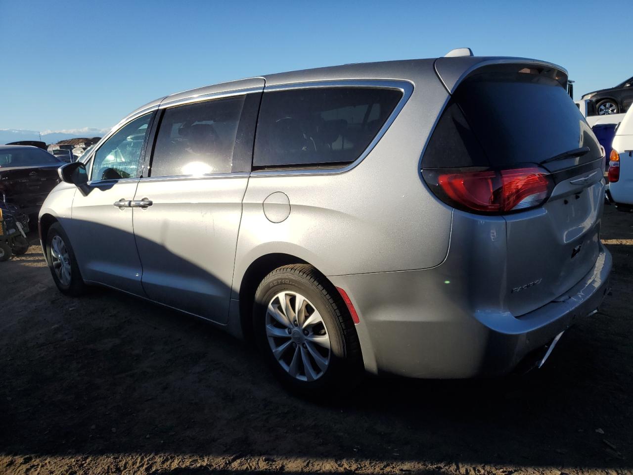 2018 Chrysler Pacifica VIN 2C4RC1FG2JR107017 Copart auction photo, rear end damage thumbnail 2