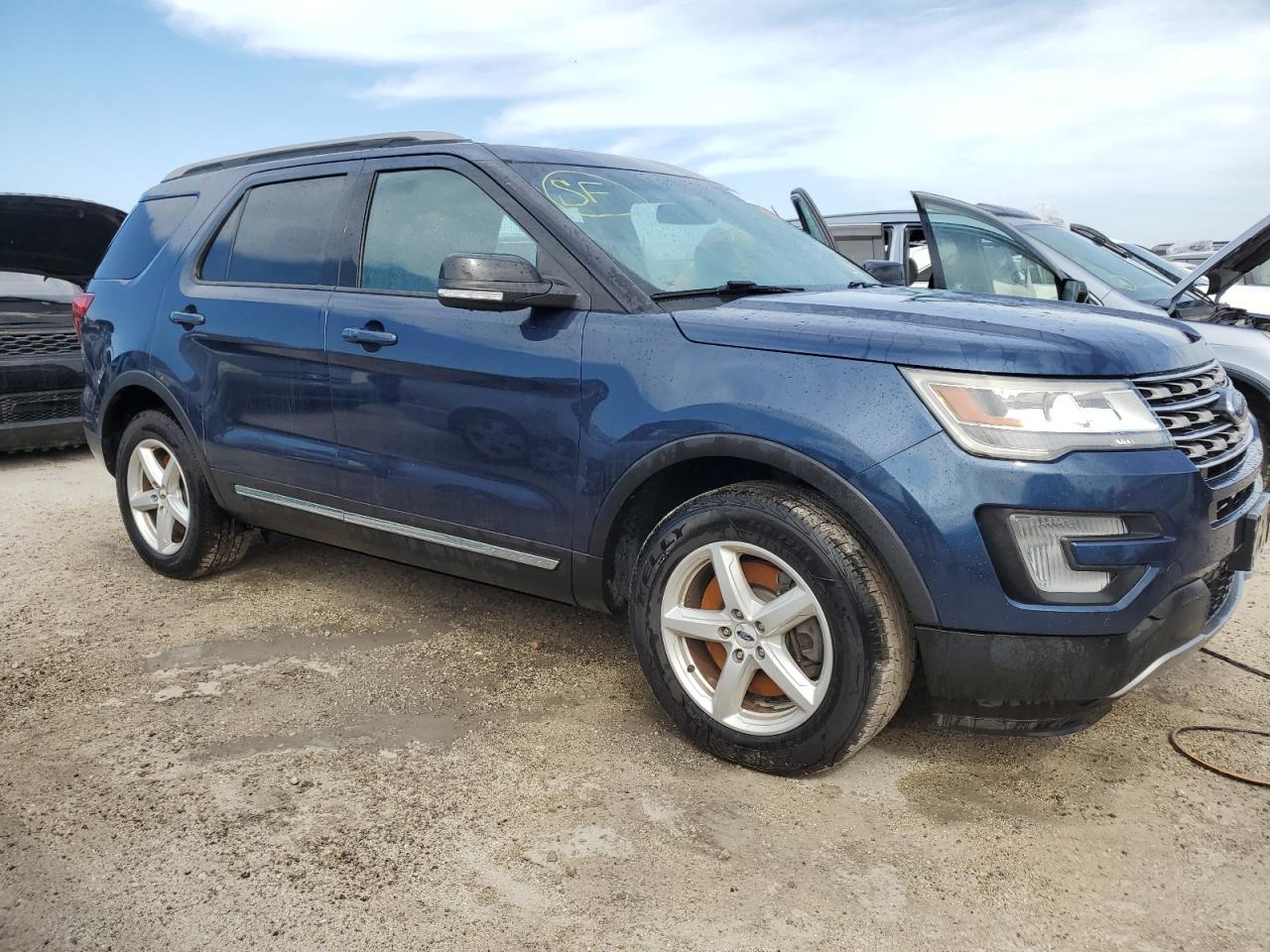 2017 Ford Explorer VIN 1FM5K8DH2HGD20224 Copart auction photo, water/flood damage thumbnail 4