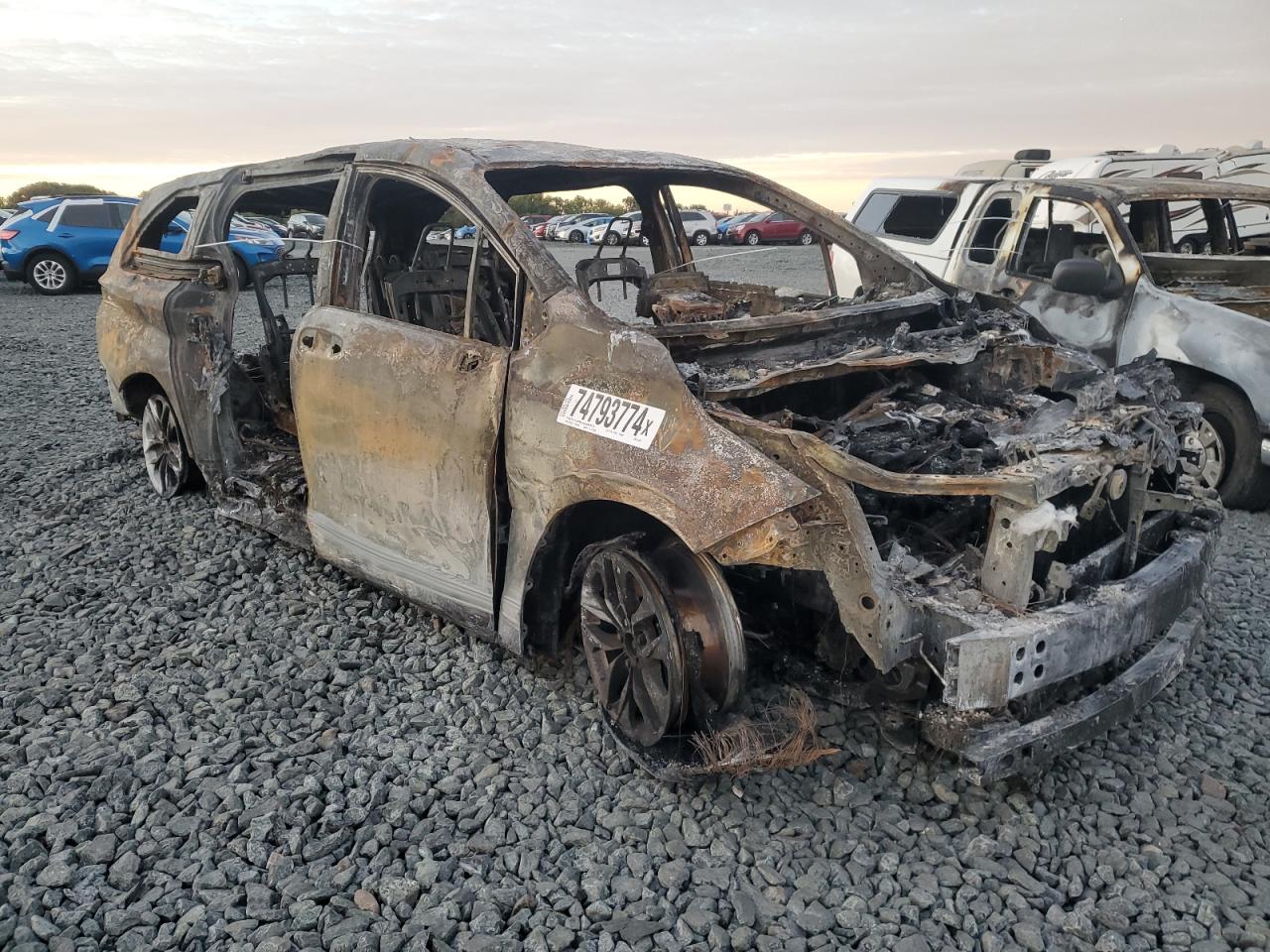 2021 Toyota Sienna VIN 5TDKRKEC9MS014804 Copart auction photo, burn - engine damage thumbnail 4