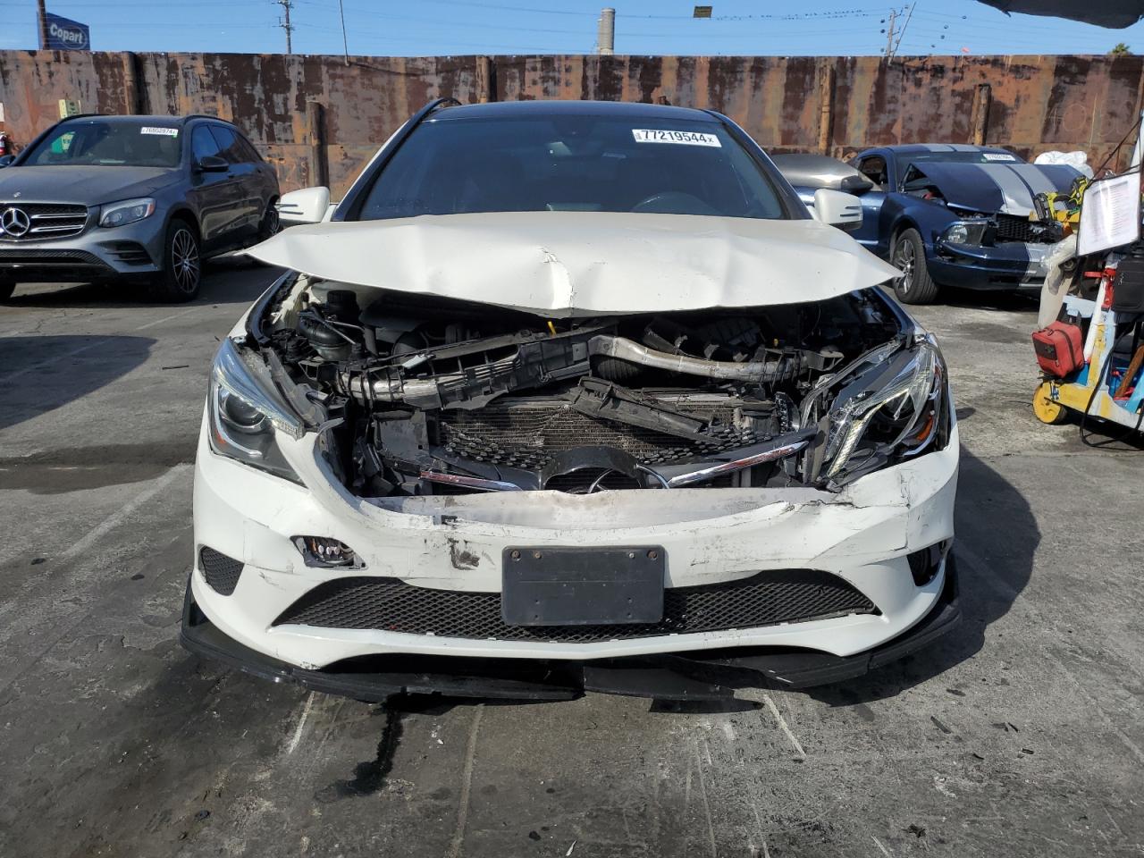 2014 Mercedes-Benz CLA-klasse VIN WDDSJ4EB3EN064279 Copart auction photo, front end / minor dent/scratches damage thumbnail 5