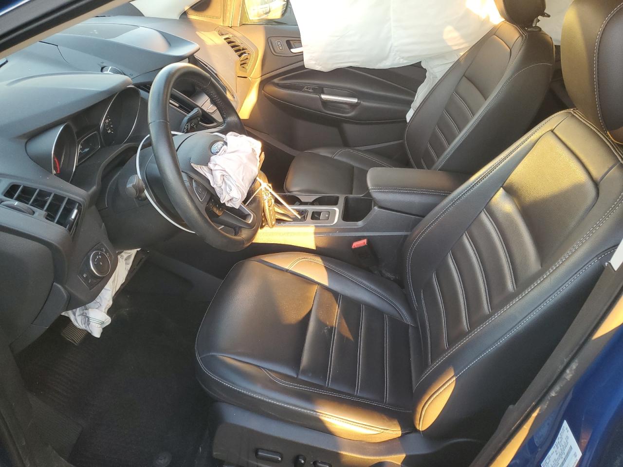 2019 Ford Escape VIN 1FMCU0HDXKUC19564 Copart auction photo, front end / side damage thumbnail 7