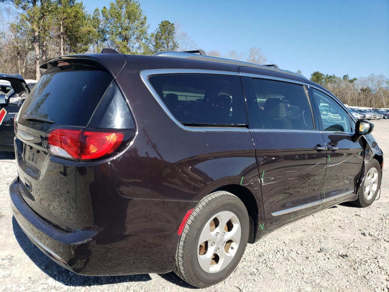 2017 Chrysler Pacifica VIN 2C4RC1EG9HR758902 Copart auction photo, front end / minor dent/scratches damage thumbnail 3
