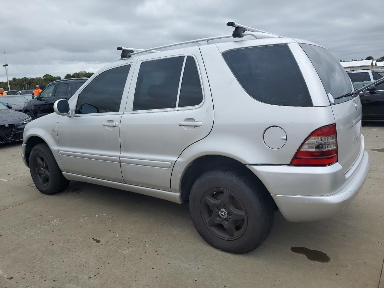 1999 Mercedes-Benz M-klasse VIN 4JGAB54E3XA071629 Copart auction photo, water/flood damage thumbnail 2