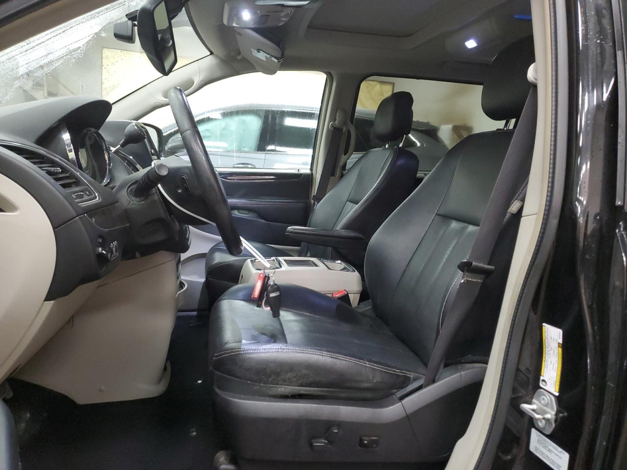 2016 Chrysler Town & Country VIN 2C4RC1CG2GR208281 Copart auction photo, front end / minor dent/scratches damage thumbnail 7