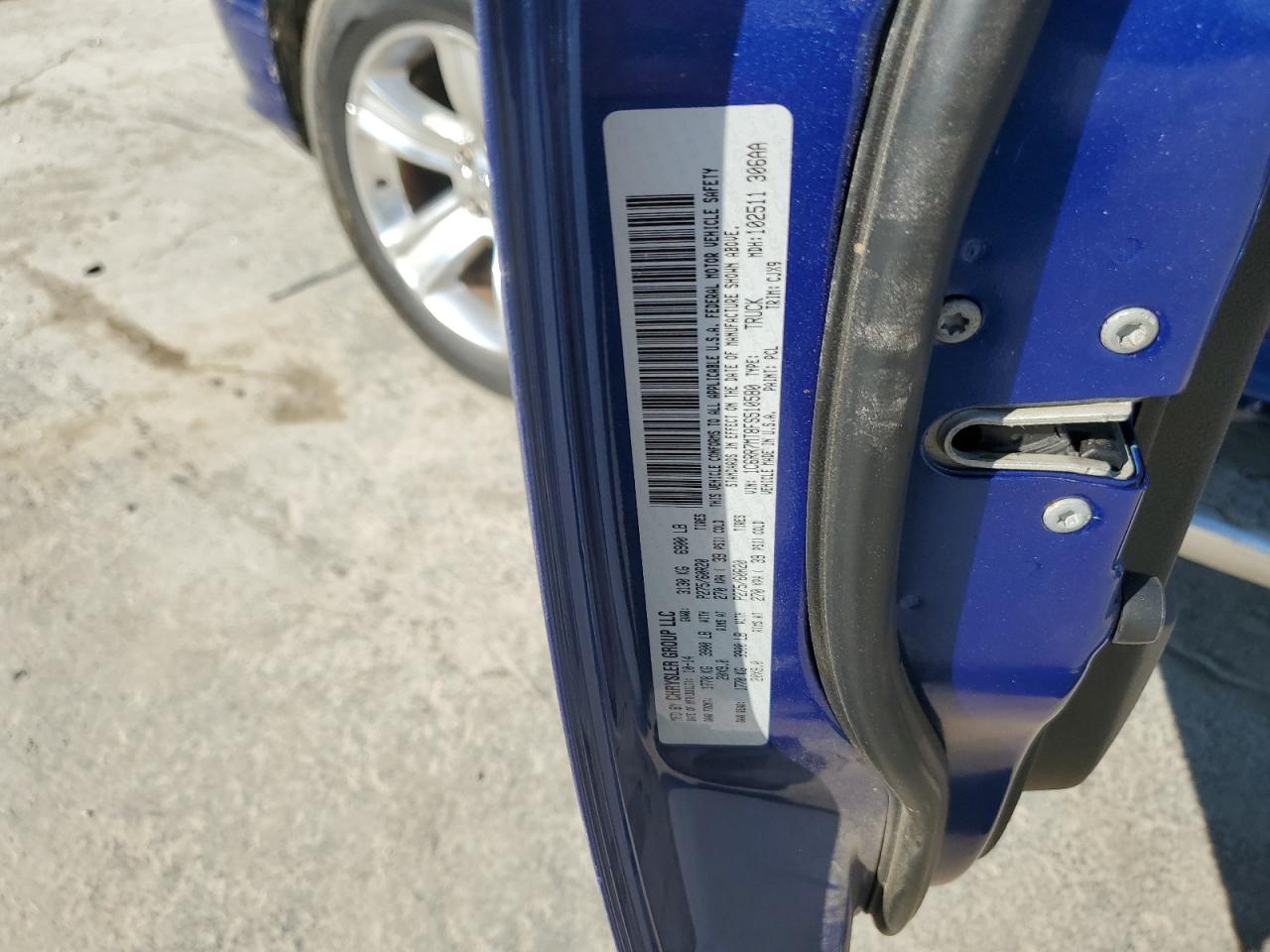 2015 RAM 1500 VIN 1C6RR7MT8FS510580 Copart auction photo, side / minor dent/scratches damage thumbnail 15