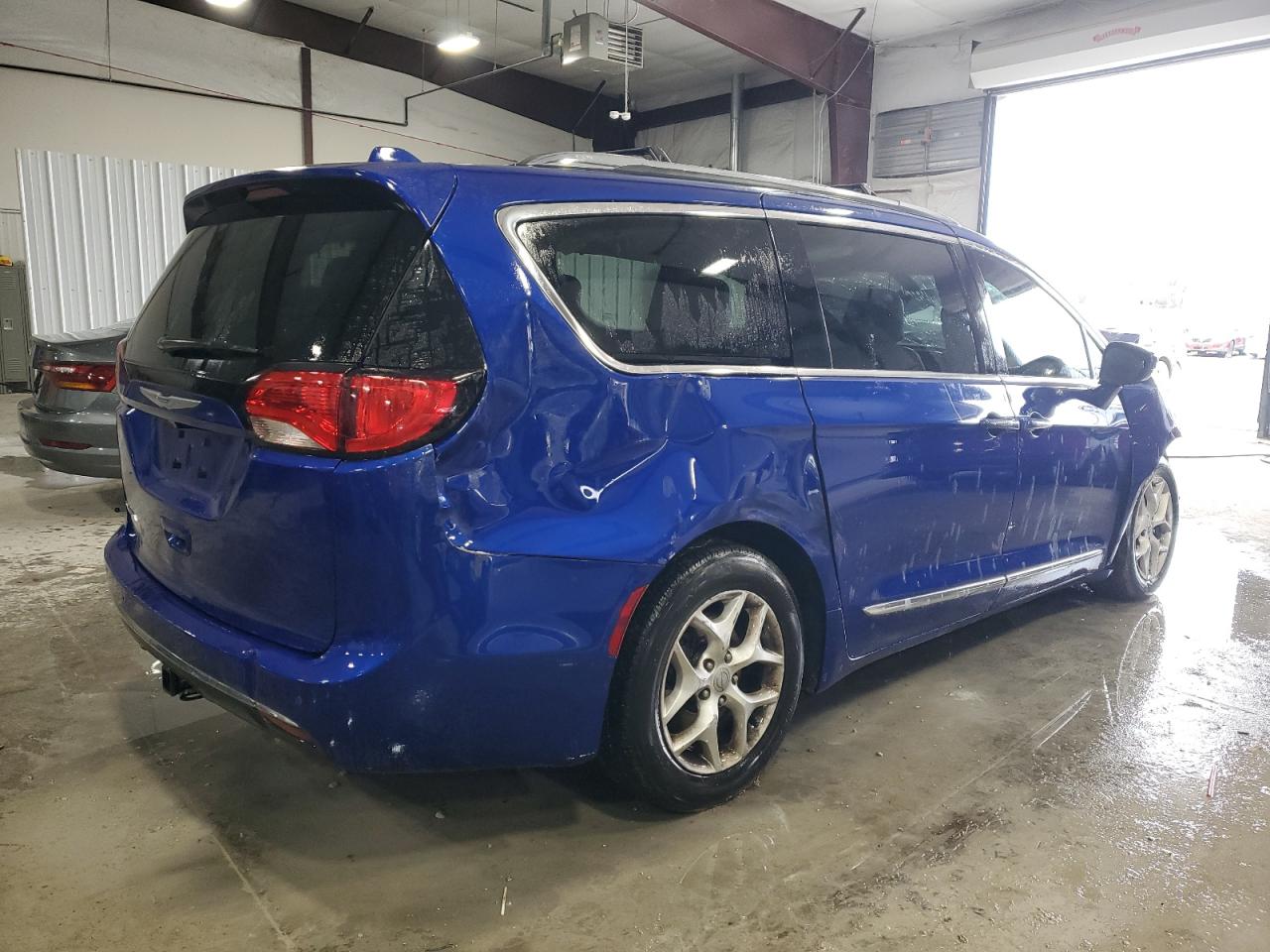 2018 Chrysler Pacifica VIN 2C4RC1EG2JR291859 Copart auction photo, front end / rear end damage thumbnail 3