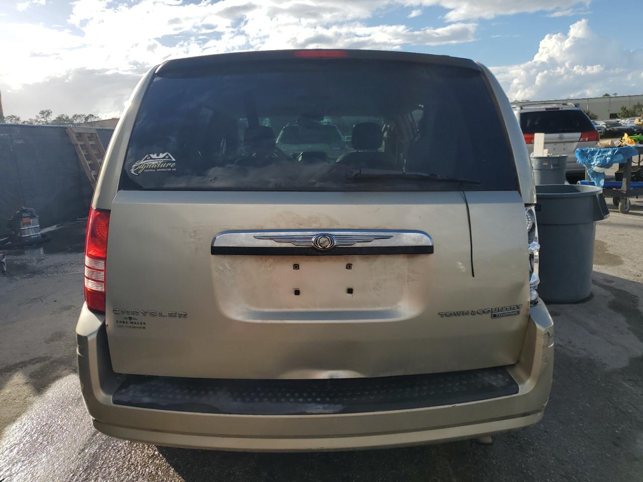 2010 Chrysler Town & Country VIN 2A4RR5D17AR381179 Copart auction photo, side / rear end damage thumbnail 6