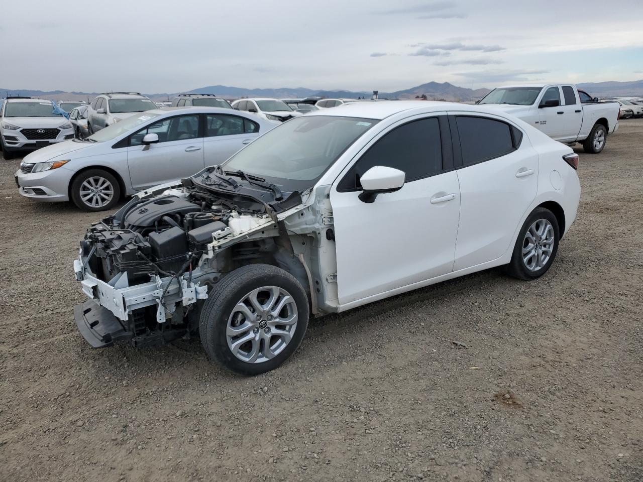 2017 Toyota Yaris VIN 3MYDLBYV5HY166957