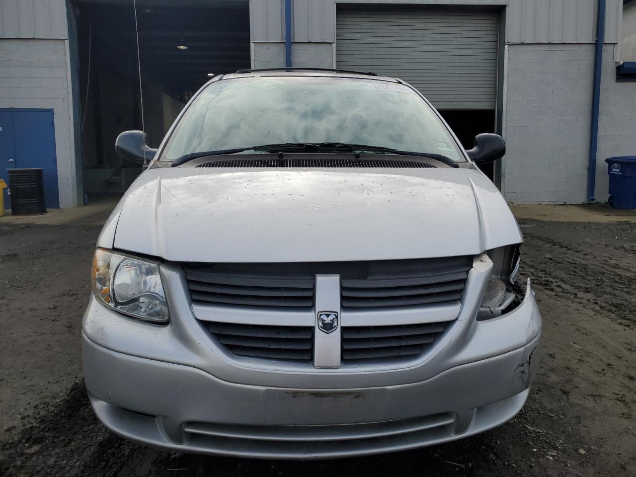 2006 Dodge Caravan VIN 1D4GP45R06B744514 Copart auction photo, front end / minor dent/scratches damage thumbnail 5