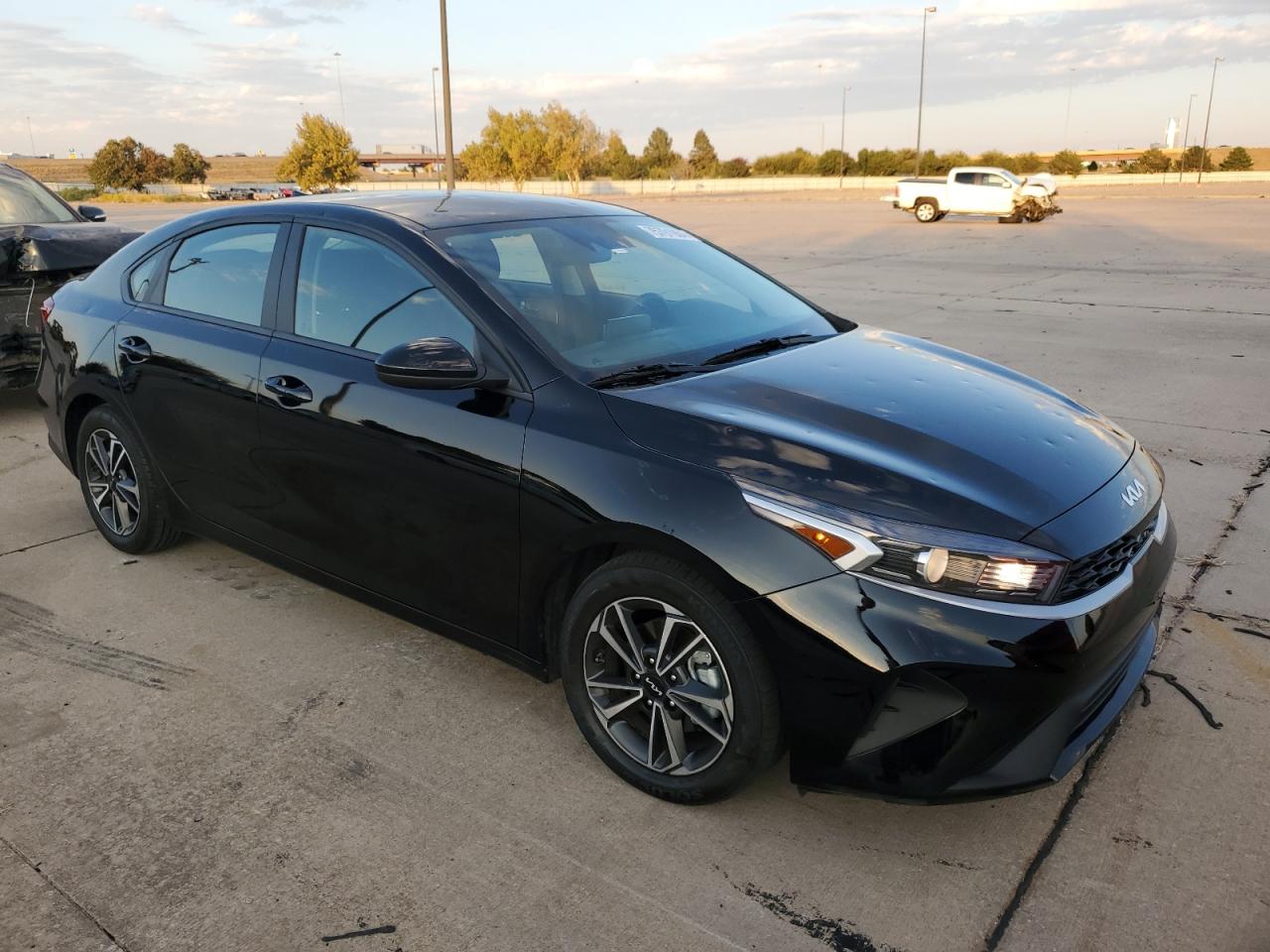 2023 KIA Forte VIN 3KPF24AD0PE669710 Copart auction photo, hail / minor dent/scratches damage thumbnail 4