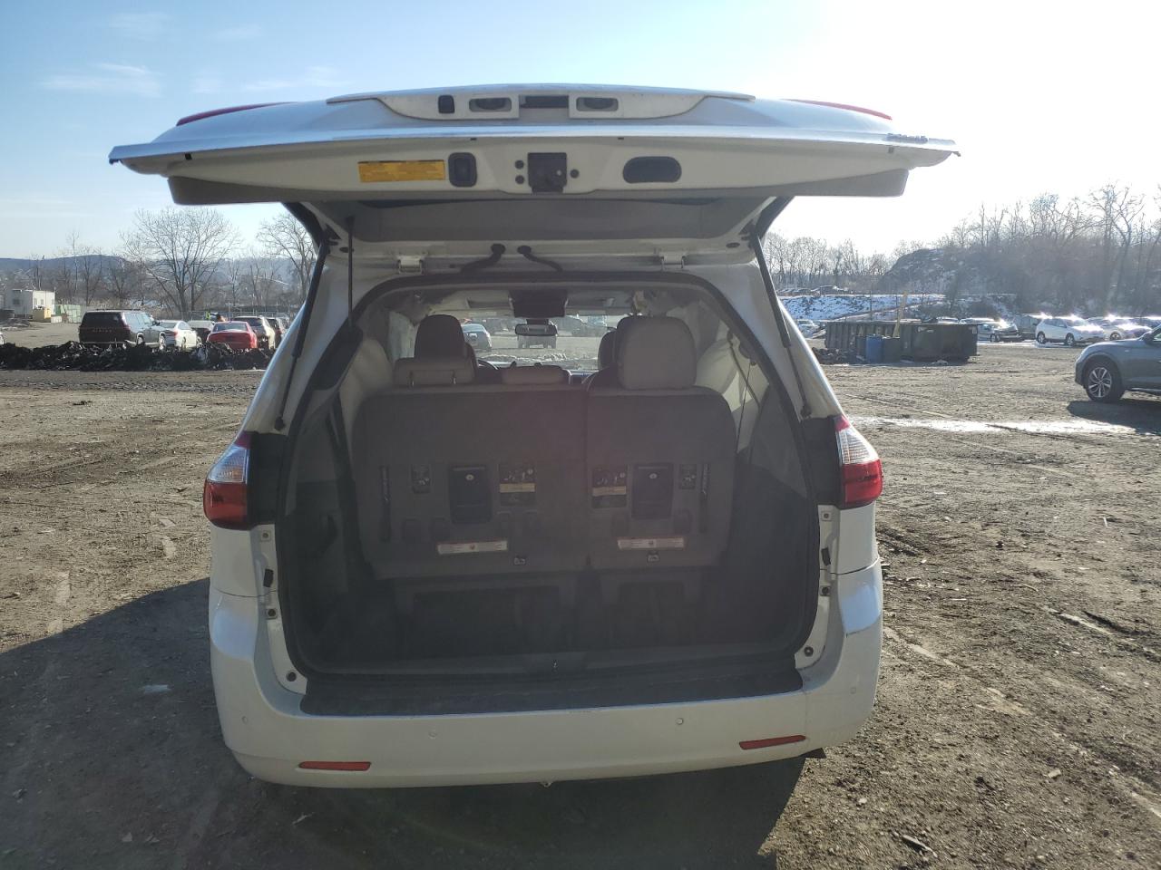 2018 Toyota Sienna VIN 5TDYZ3DC5JS936452 Copart auction photo, front end / minor dent/scratches damage thumbnail 6