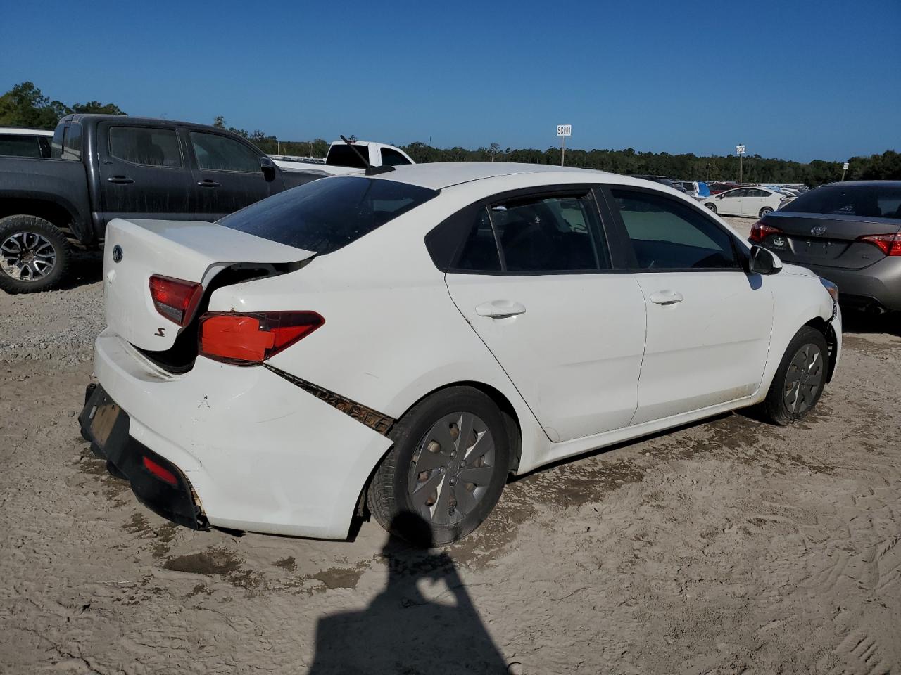 2019 KIA Rio VIN 3KPA24AB0KE217760 Copart auction photo, side / rear end damage thumbnail 3