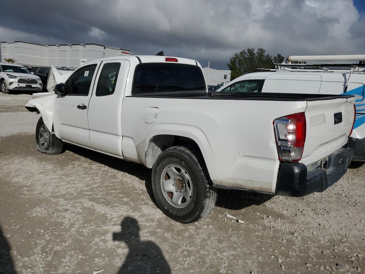2017 Toyota Tacoma VIN 5TFRX5GN1HX088593 Copart auction photo, front end damage thumbnail 2