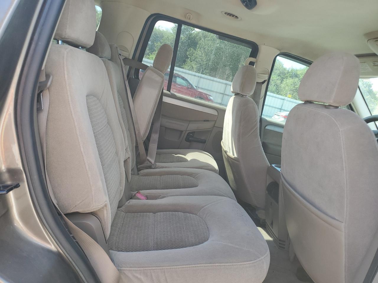 2004 Ford Explorer VIN 1FMZU73E94UC05497 Copart auction photo, front end damage thumbnail 11