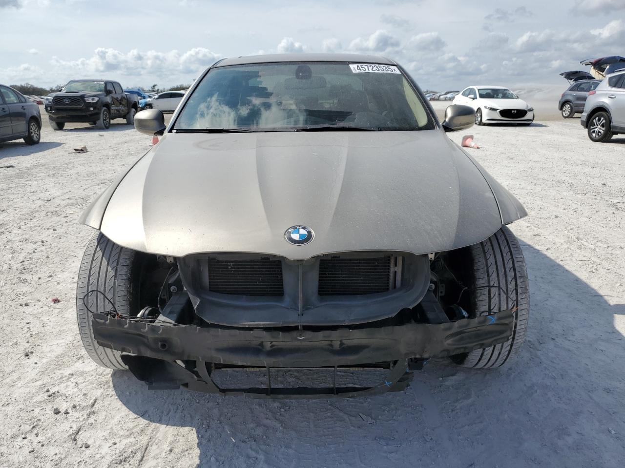 2011 BMW 3er VIN WBAPH7G51BNM57338 Copart auction photo, front end damage thumbnail 5