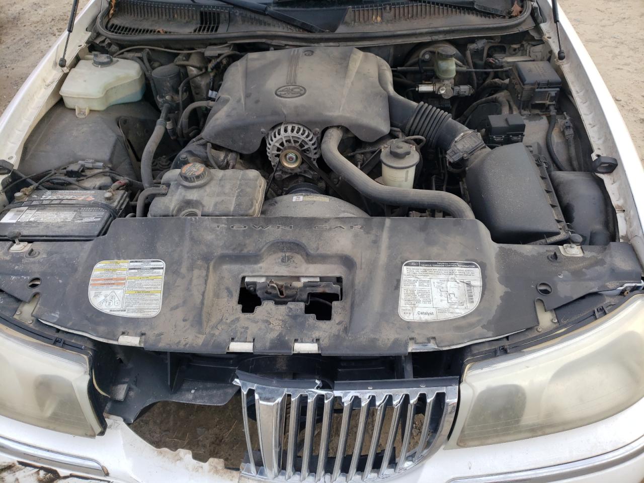 1998 Lincoln Town Car VIN 1LNFM81W7WY661143 Copart auction photo, front end / minor dent/scratches damage thumbnail 11