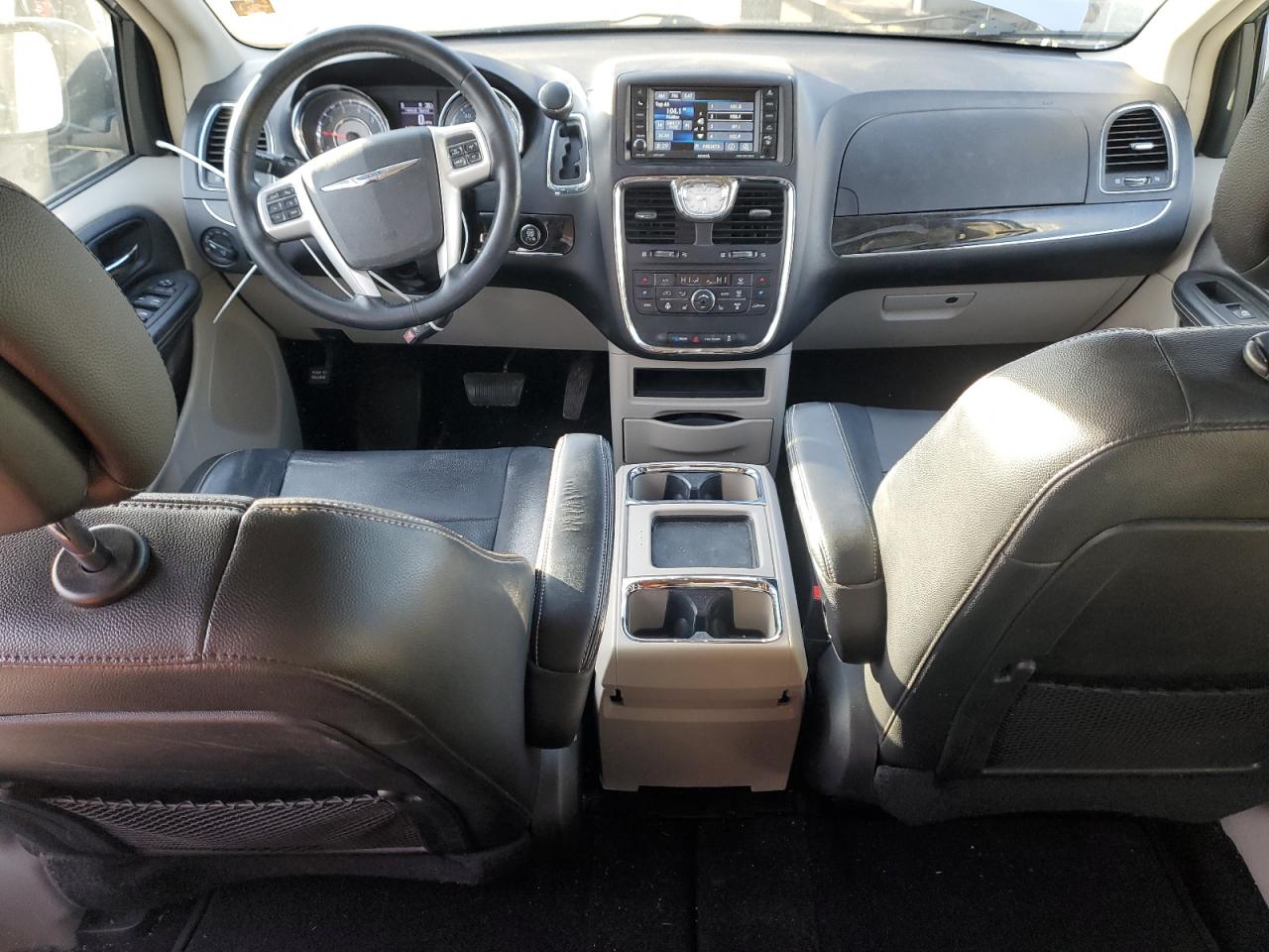 2014 Chrysler Town & Country VIN 2C4RC1CG8ER425802 Copart auction photo, front end / minor dent/scratches damage thumbnail 8