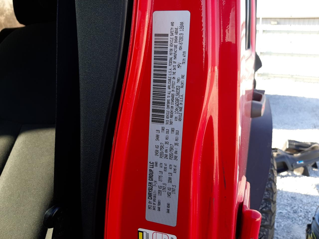 2015 Jeep Wrangler VIN 1C4HJWDG8FL502353 Copart auction photo, minor dent/scratches damage thumbnail 13